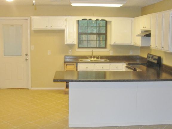 2nd image of 27 Hobby Ln
