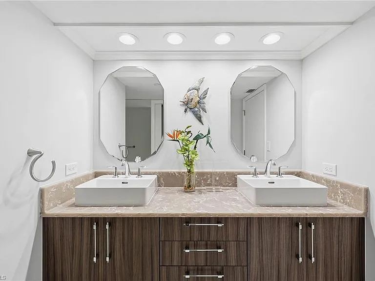 4751 Gulf Shore Blvd N #1408 — Photo 31