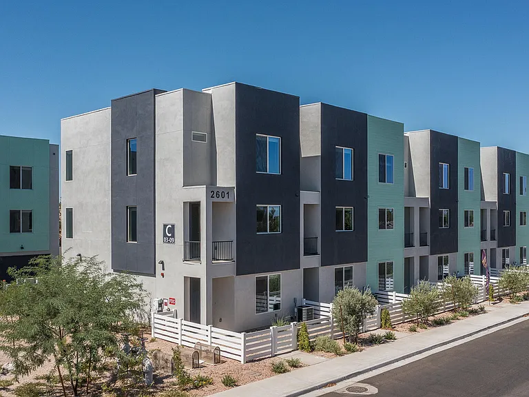 2601 E Clarendon Ave #3 — Photo 36