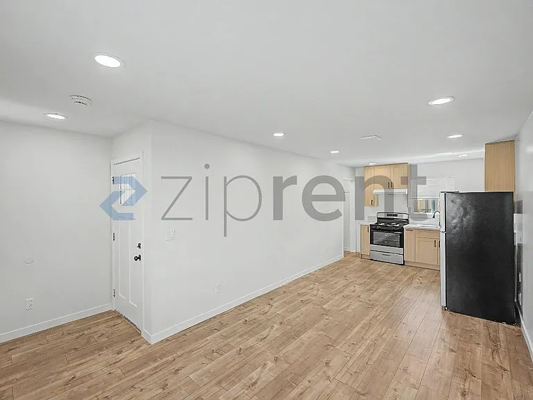 1412 1/2 N Hazard Ave — Photo 2