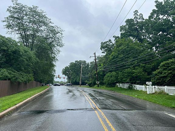 4th image of 732 Spring Ln
