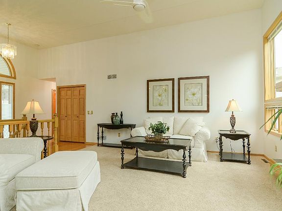 5th image of 1009 Forest Glen Ct