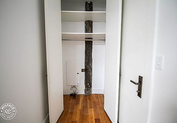4th image of 943 Willoughby Ave #412