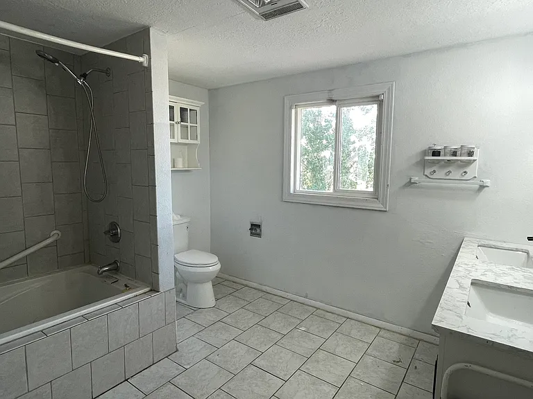20 N 470 W — Photo 9