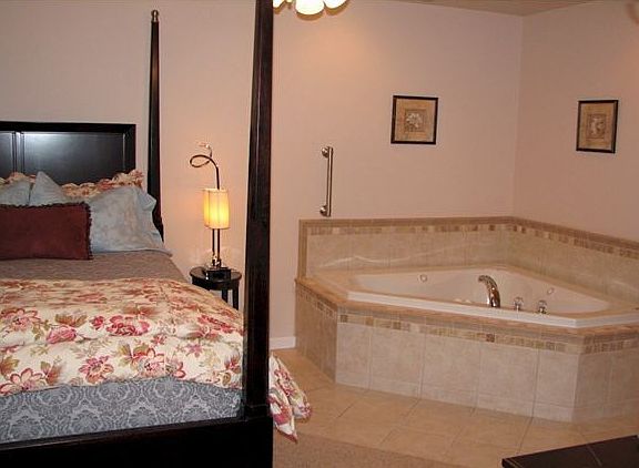 Premium qu suite bdrm with jacuzzi