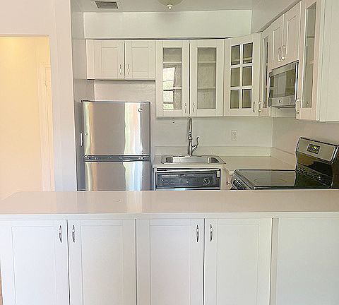 4th image of 63 W 69th St APT 4B