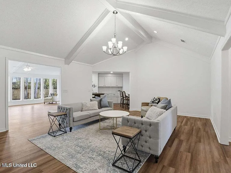 409 Arundel Dr — Photo 4
