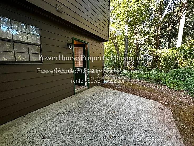 504 Oakwood Ct — Photo 11
