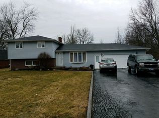 5211 Mapleton Rd, Lockport, NY 14094