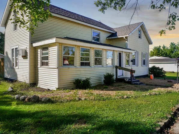 204 S 1st St, Kentland, IN 47951