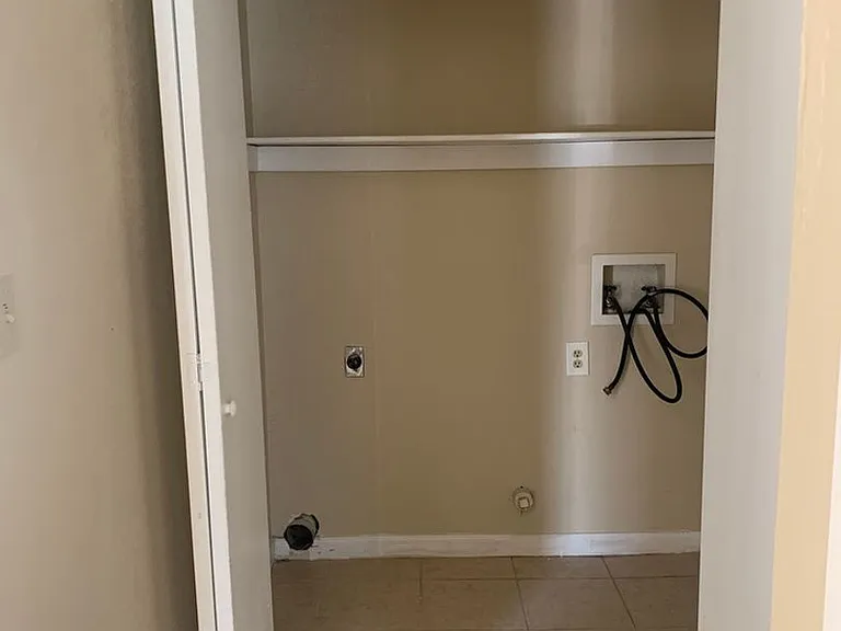 217 Hunters Ln — Photo 9
