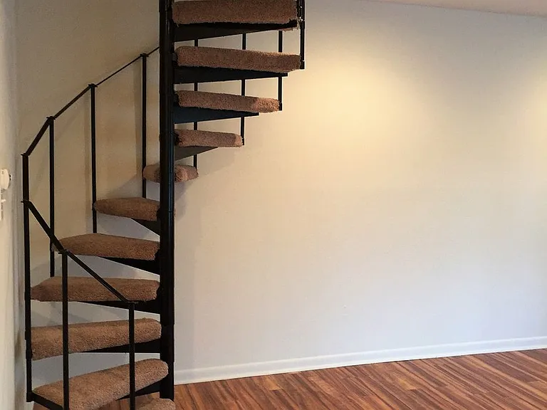 Barney's Place Apartments — Photo 37