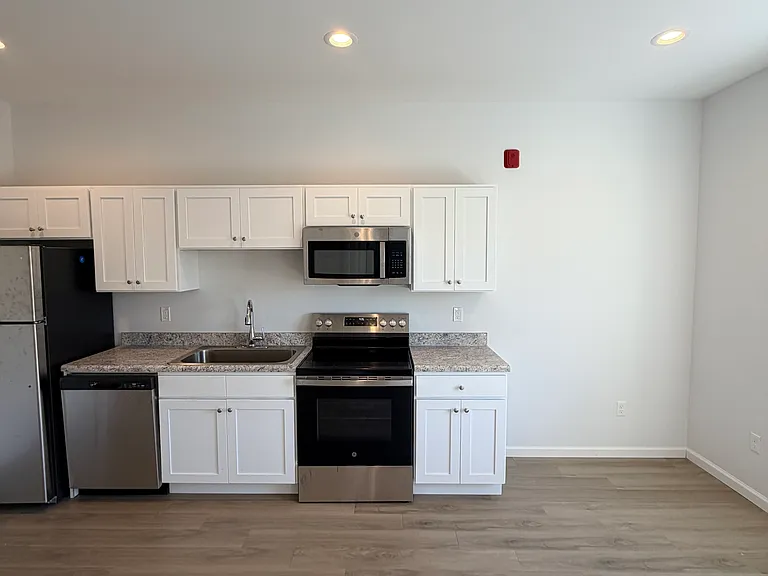 337 Main St #7 — Photo 3