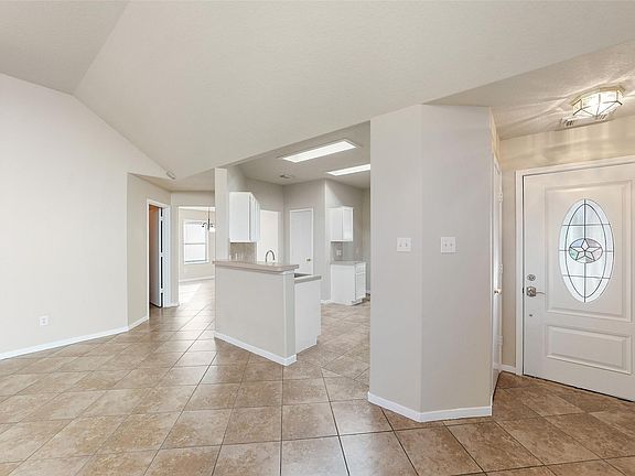 5th image of 12146 Glen Crossing Cir