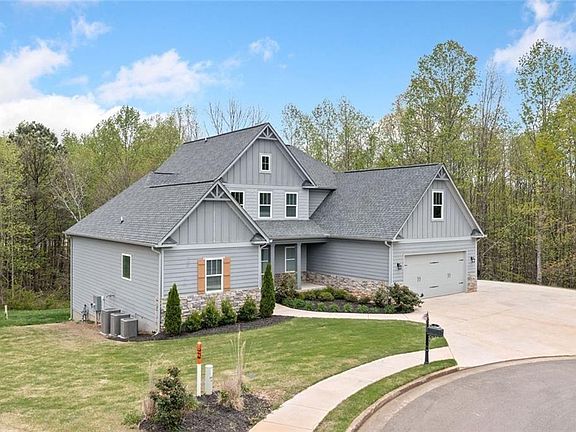 5th image of 2 Village Rdg