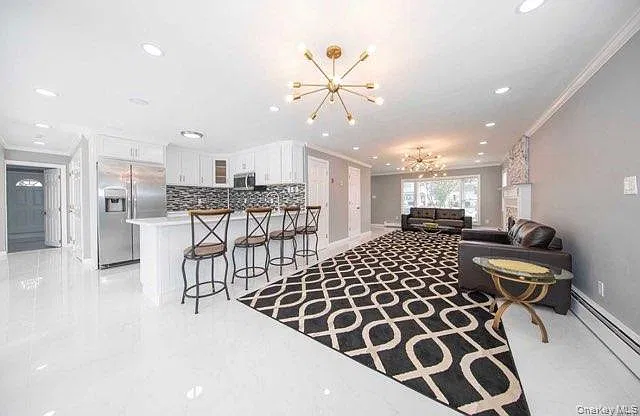 6 bed, 4.0 bath, 2494 sqft, $5,600 — Photo 4
