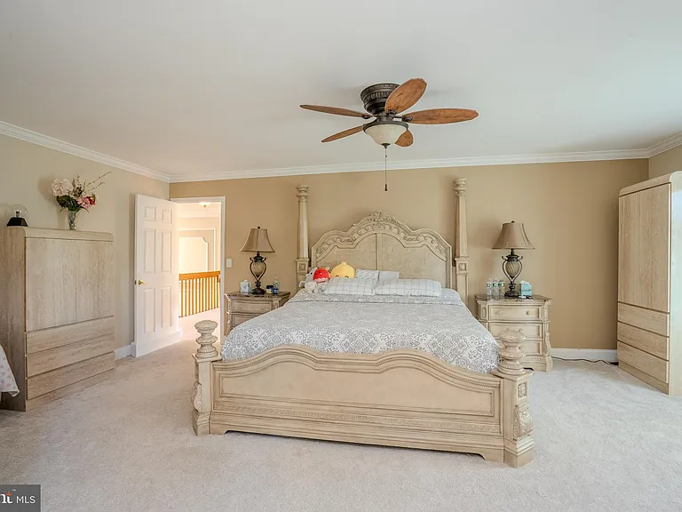 61 Amherst Way — Photo 37