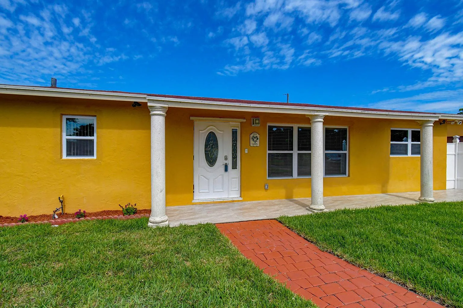 3 bed, 1340 sqft, $3,200 — Photo 3