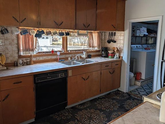 5th image of 115 Plum St