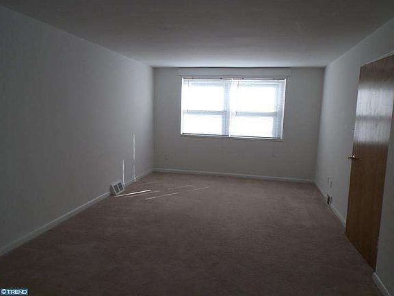 3rd image of 438 Burnley Ln