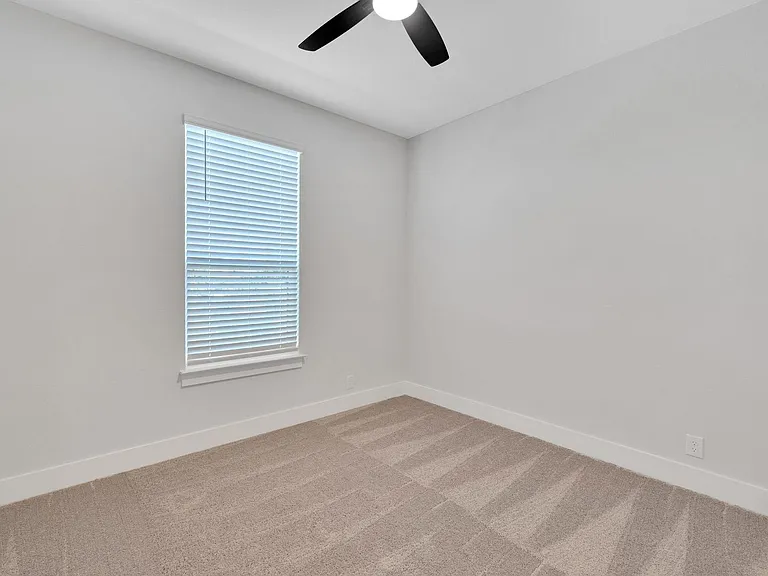 13615 Giovannis Gdn — Photo 24