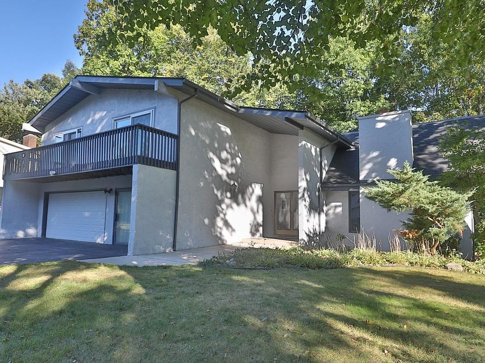 1st image of 400 Shorewood Ct