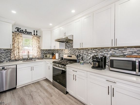 3rd image of 27 Spencer Ave