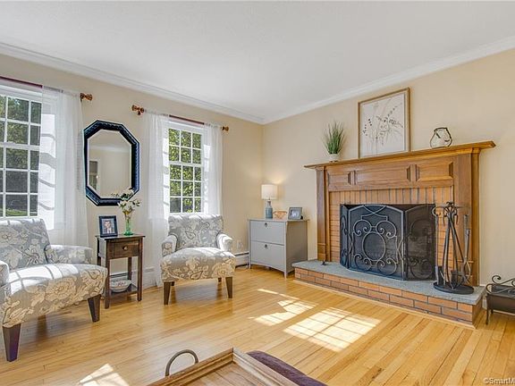 5th image of 177 Carriage Dr