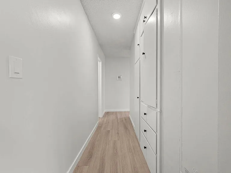 3907 Roxanne Ave #6A — Photo 9