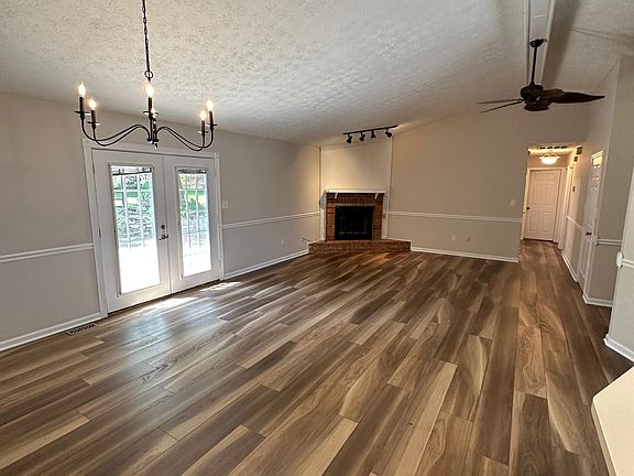 4th image of 135 Appomattox Dr