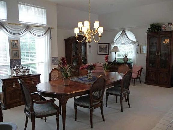5th image of 2420 Sherbrooke Ln