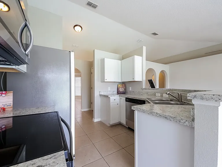 330 Medina Ct — Photo 8