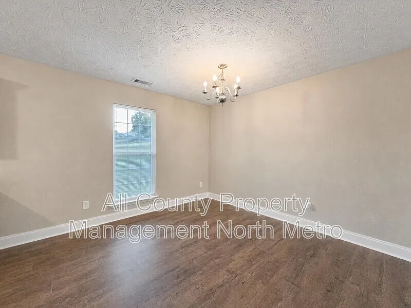 3 bed, 2.0 bath, 960 sqft, $1,850 — Photo 4