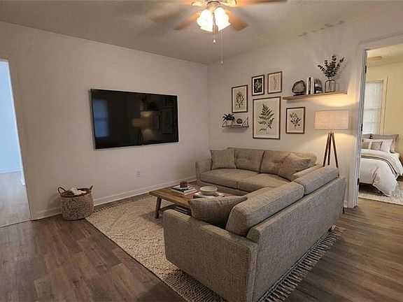 3rd image of 1141 W Fieldcrest Rd