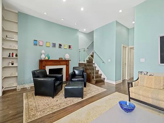 2nd image of 121 W 77th St APT 2
