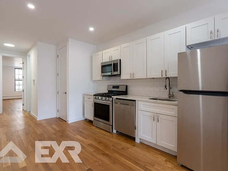 909 Dekalb Ave #2E — Photo 3
