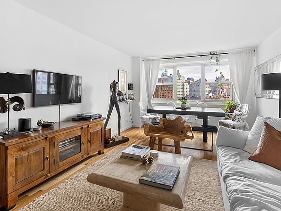 3rd image of 15 Charles St APT 11E