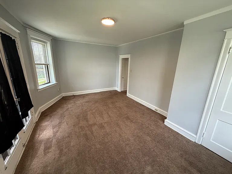 216 S Carol Blvd — Photo 5