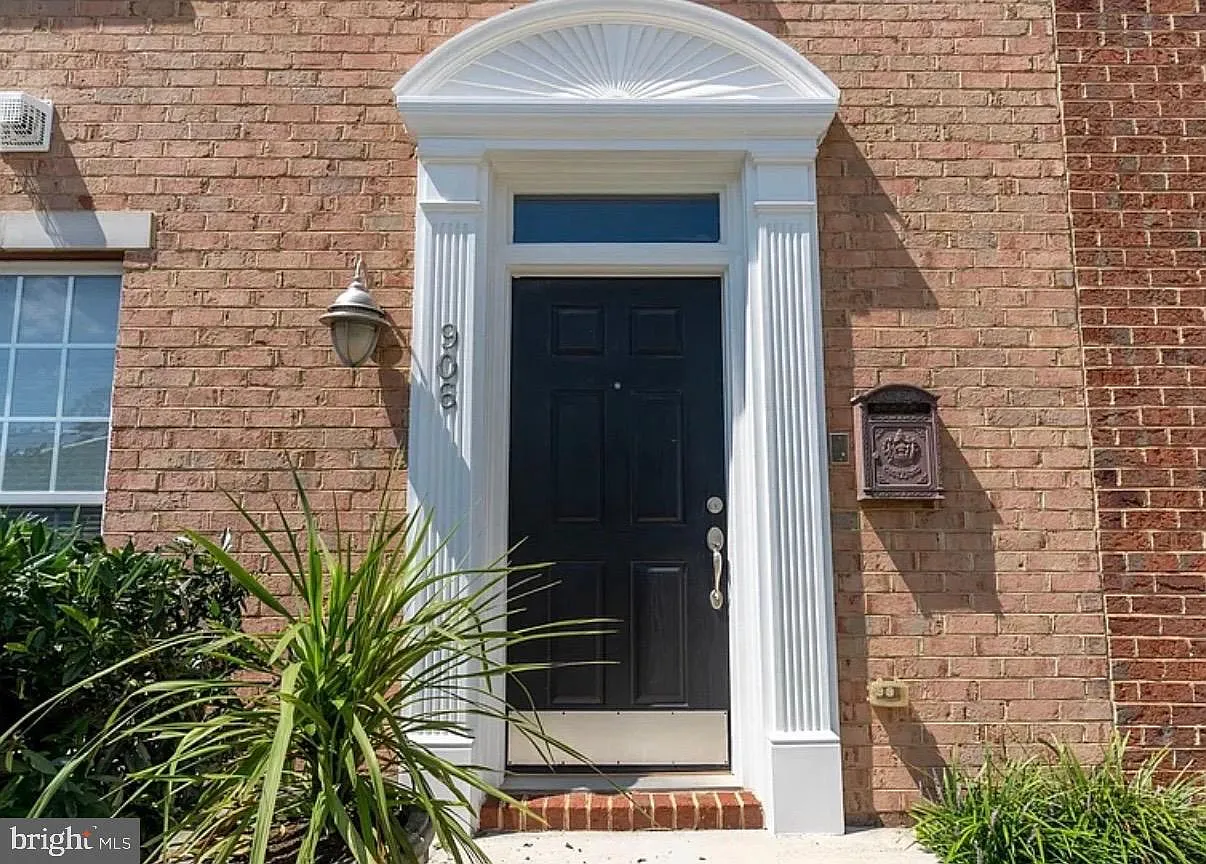 4 bed, 3.5 bath, 2000 sqft, $3,500 — Photo 1