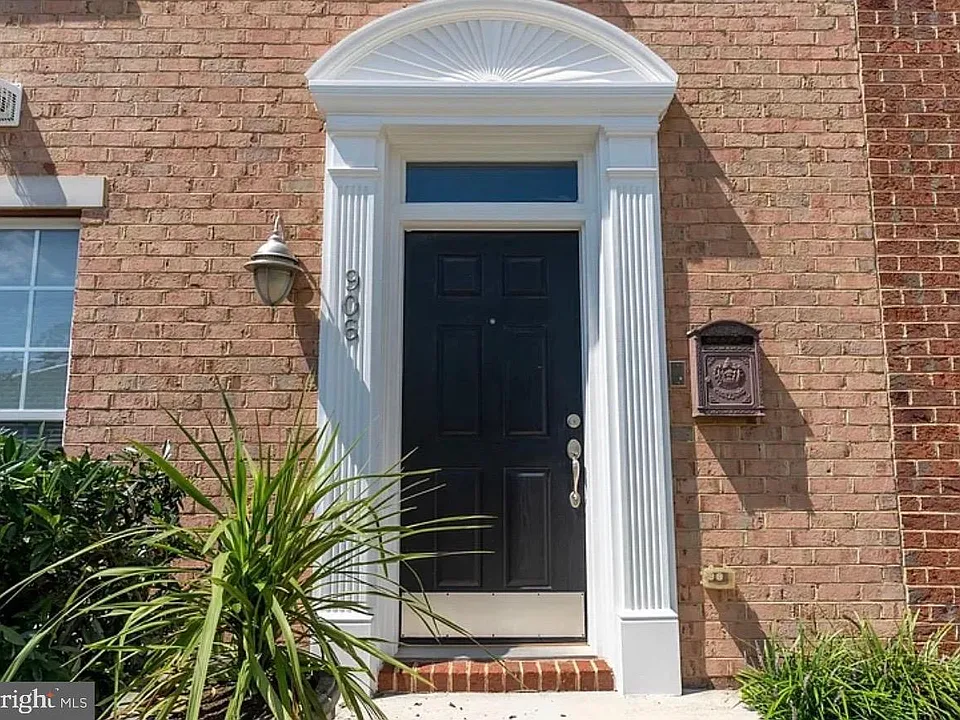 906 Oldham St