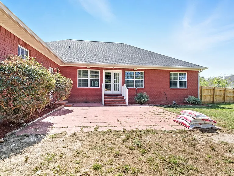 100 Carrington Cir — Photo 5