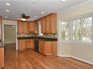 10422 Deerfoot Dr, Great Falls, VA 22066