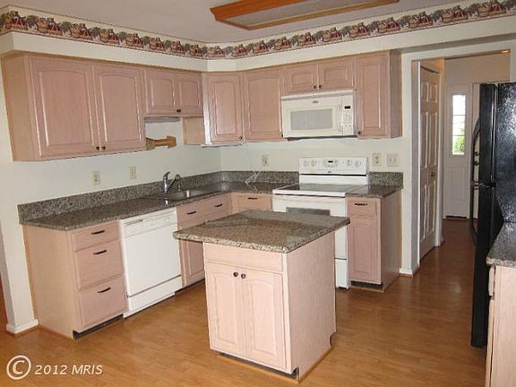4th image of 9 Bradenton Ct