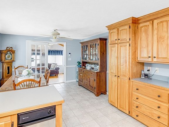 3rd image of 33 Farnham Rd
