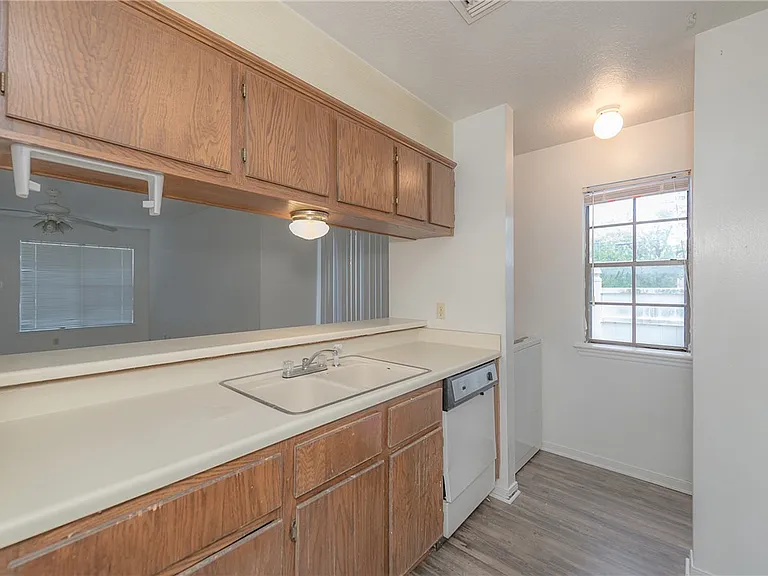 1801 Woodsman Dr #D — Photo 26