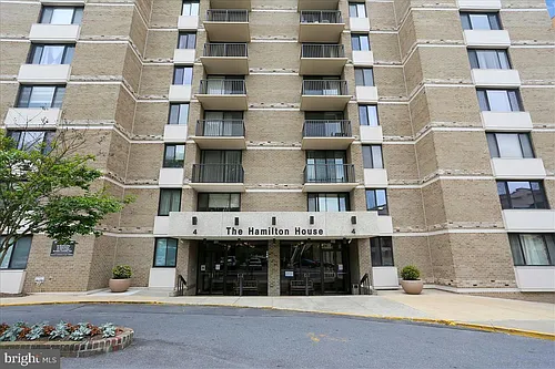 4 Monroe Pl #811 Photo 1