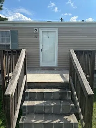 3 bed, 1600 sqft, $1,375 — Photo 2