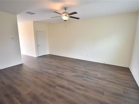 5th image of 402 Merigold Way