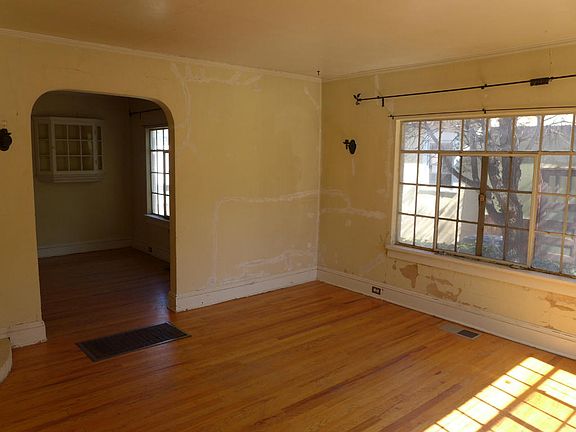 3rd image of 319 Dartmouth Dr SE
