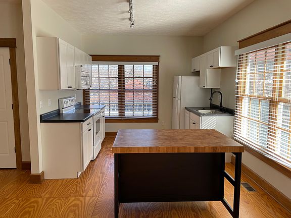 2nd image of 3854 Washington Blvd #C